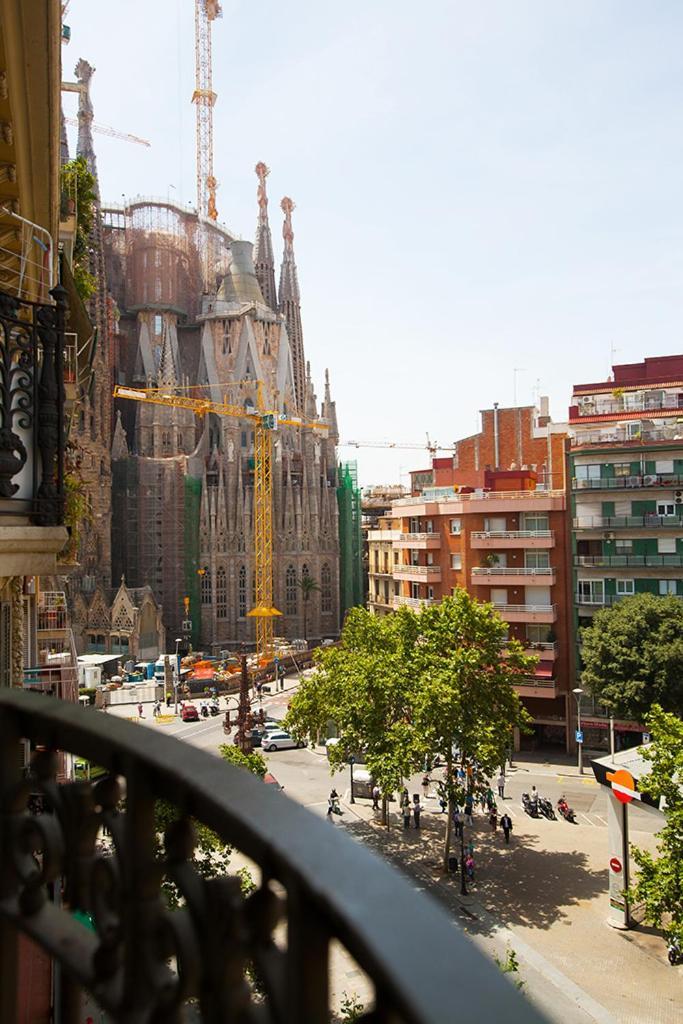 Gaudi Sagrada Familia * Barcelone